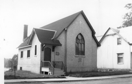 Ancienne église luthérienne, située sur l’Avenue de Buckingham, avant que l’édifice ne soit converti en commerce.»